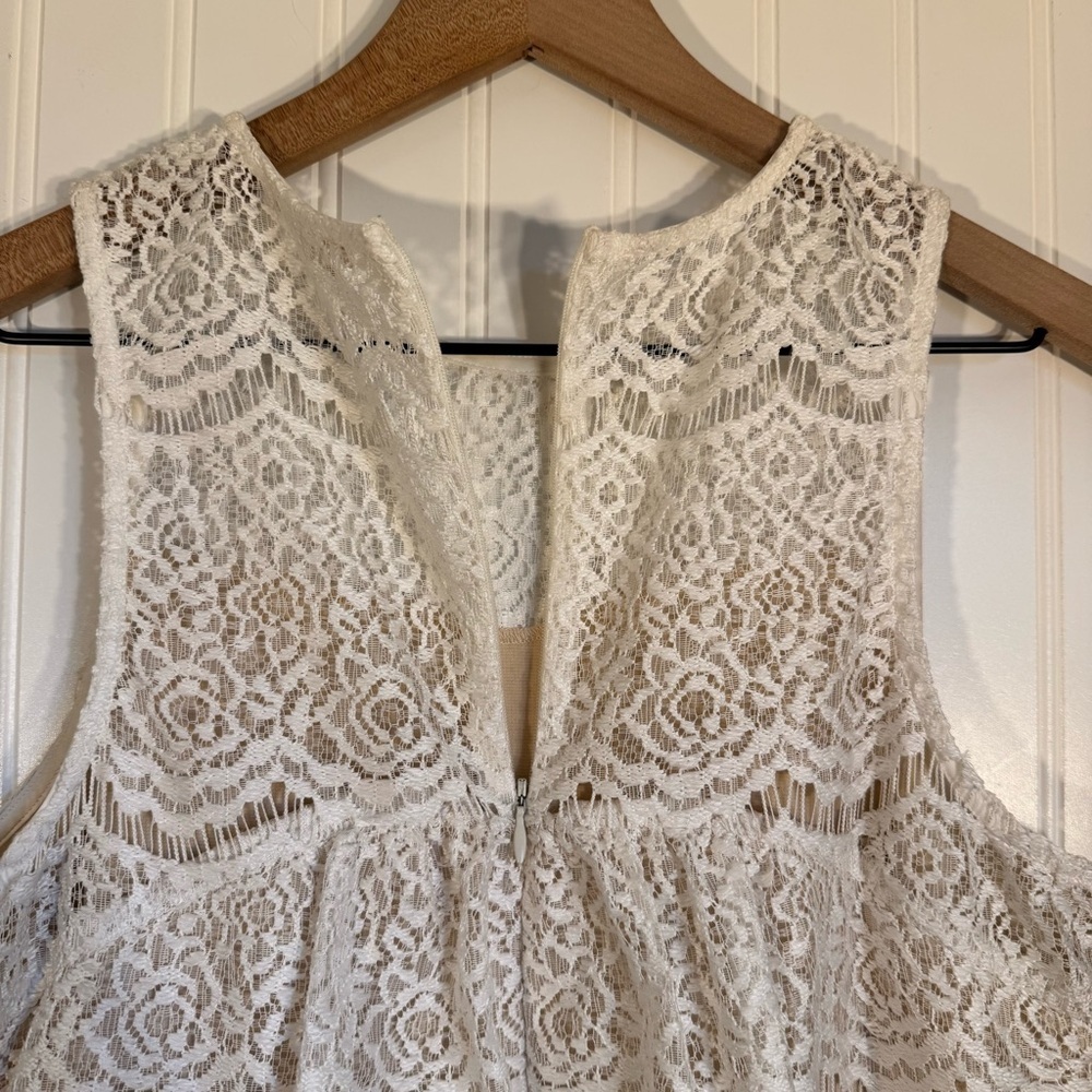 Bleuh Ciel Women’s Elegant Cream Lace Sleeveless Dress with Nude Lining Medium - Picture 5 of 11
